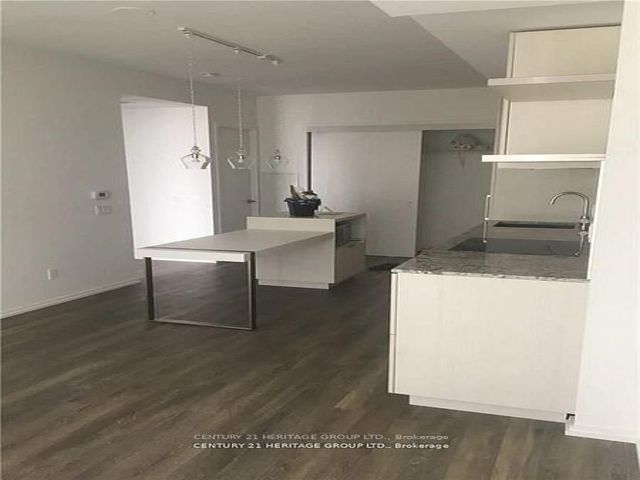 4614 - 197 Yonge St