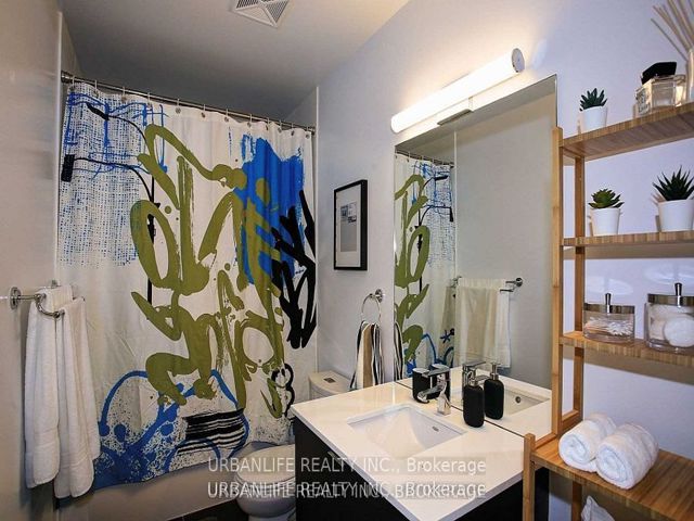 1004 - 32 Camden St