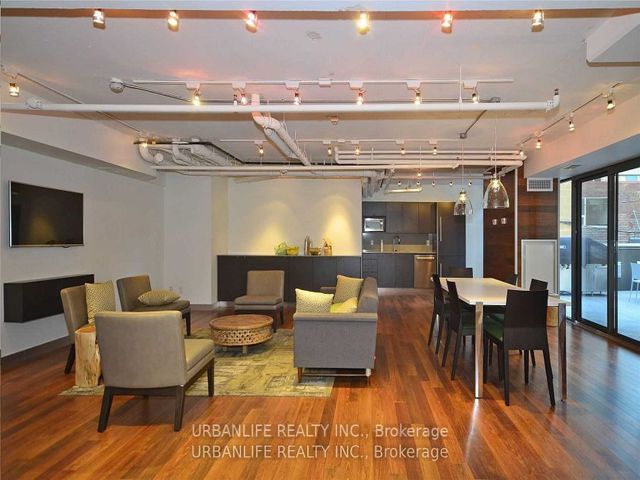 1004 - 32 Camden St