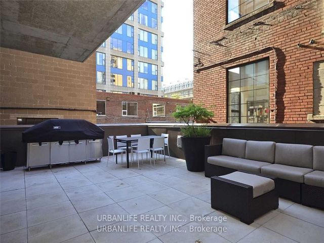 1004 - 32 Camden St