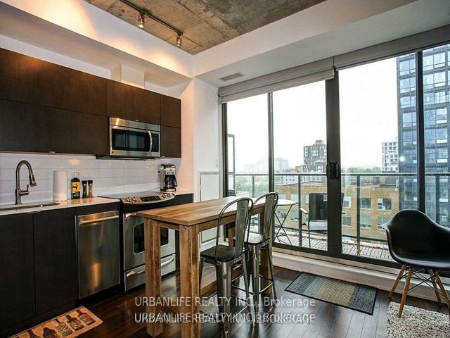 1004 - 32 Camden St
