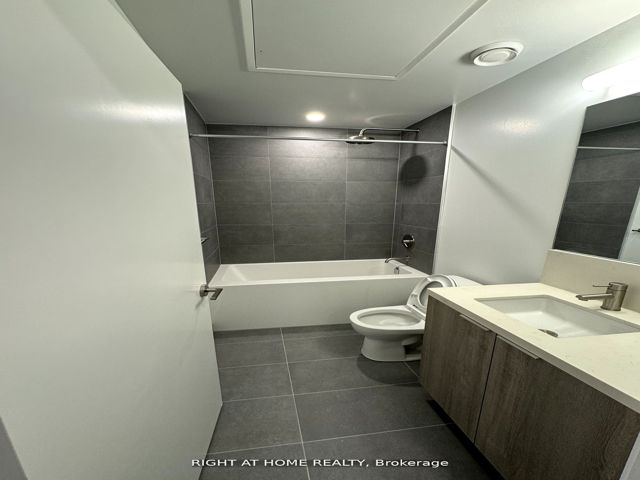320 - 2020 Bathurst St