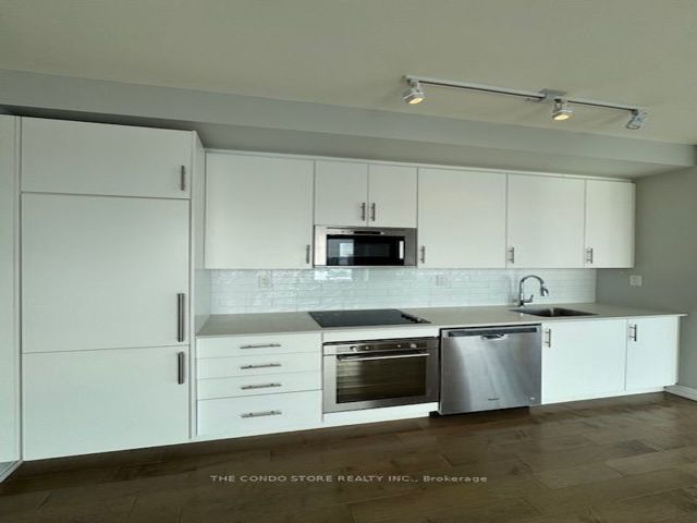 1911 - 460 Adelaide St E