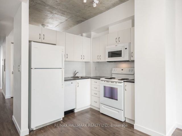 608 - 285 Mutual St