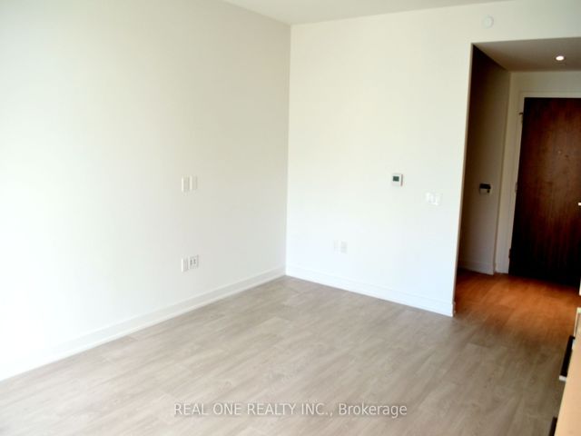 1805 - 15 Queens Quay E