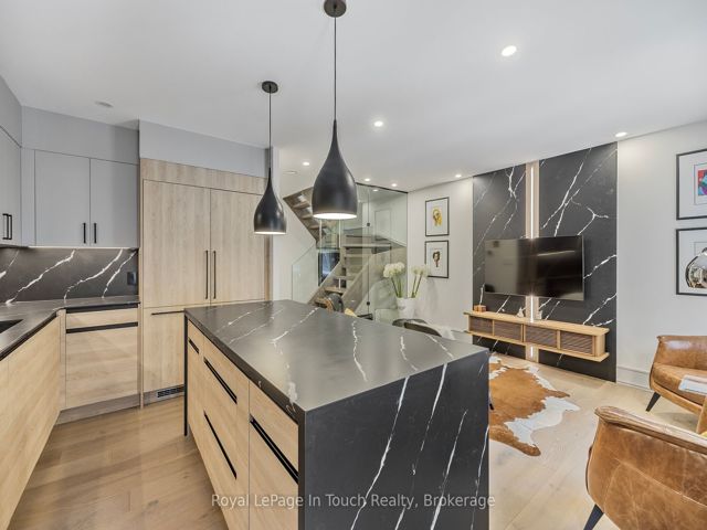 825 - 46 Western Battery Rd