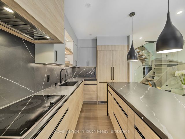 825 - 46 Western Battery Rd