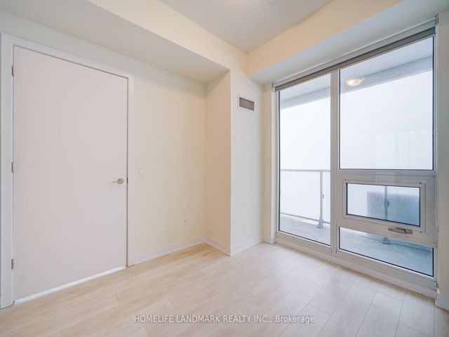 5109 - 2221 Yonge St