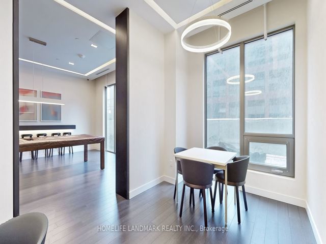 5109 - 2221 Yonge St