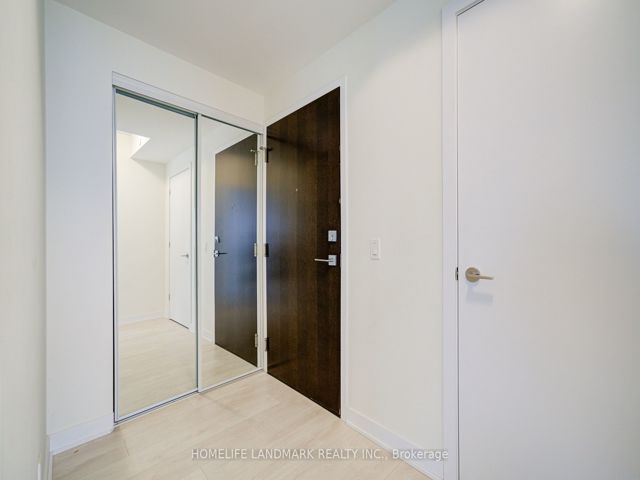 5109 - 2221 Yonge St