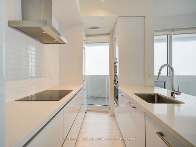5109 - 2221 Yonge St