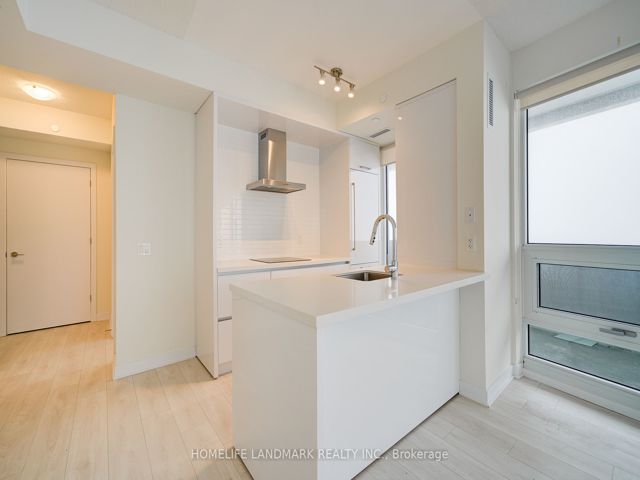 5109 - 2221 Yonge St