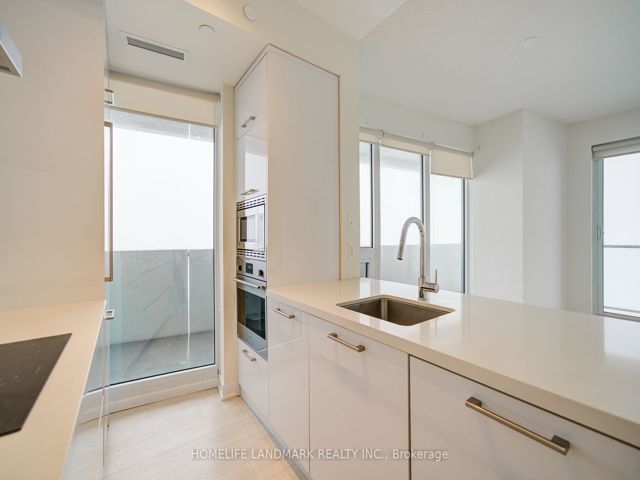 5109 - 2221 Yonge St