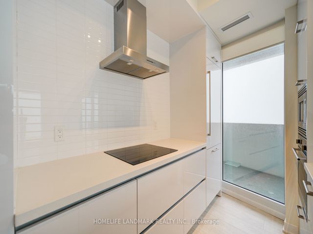 5109 - 2221 Yonge St