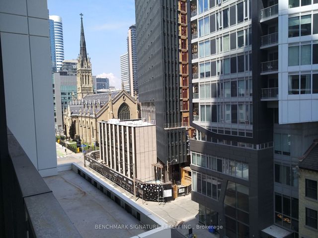 712 - 77 Shuter St