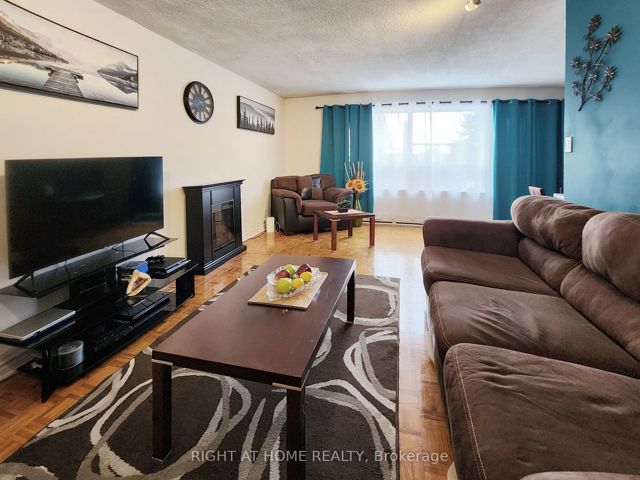210 - 5877 Bathurst St