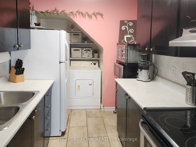 210 - 5877 Bathurst St
