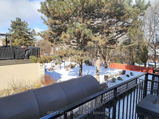 210 - 5877 Bathurst St