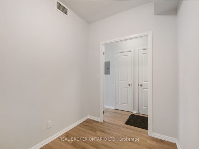 807 - 35 Hayden St E