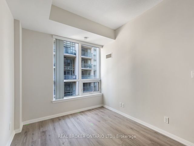 807 - 35 Hayden St E