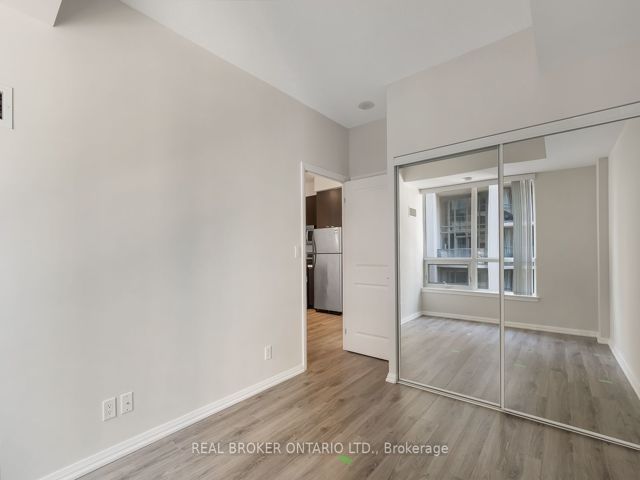 807 - 35 Hayden St E