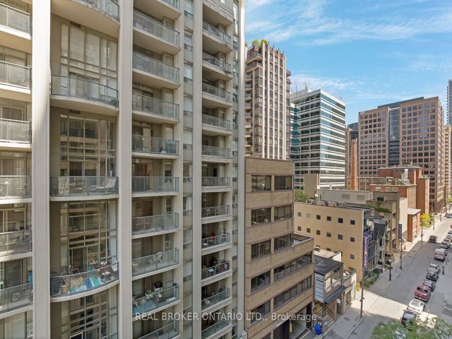 807 - 35 Hayden St E