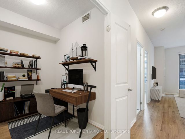 807 - 35 Hayden St E