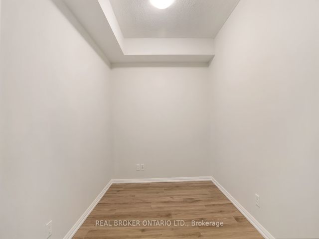 807 - 35 Hayden St E