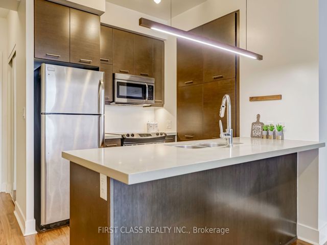 PH10 - 26 Norton Ave
