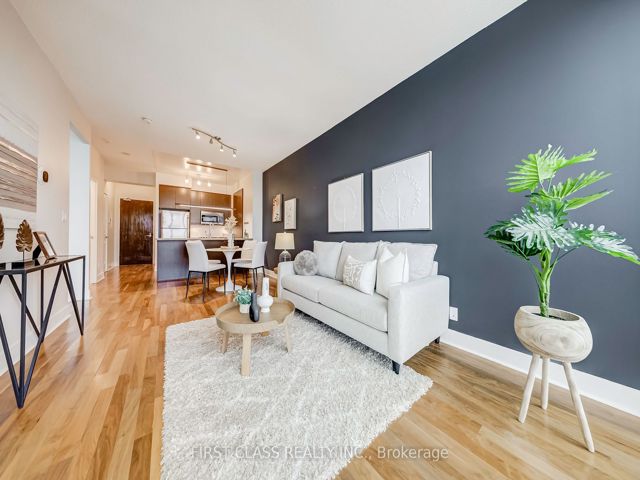 PH10 - 26 Norton Ave