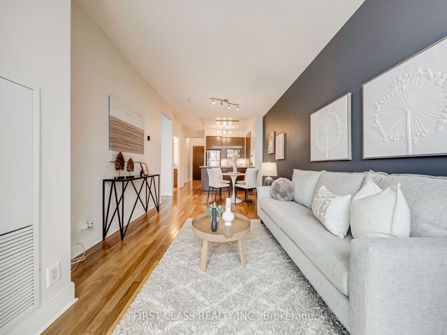 PH10 - 26 Norton Ave