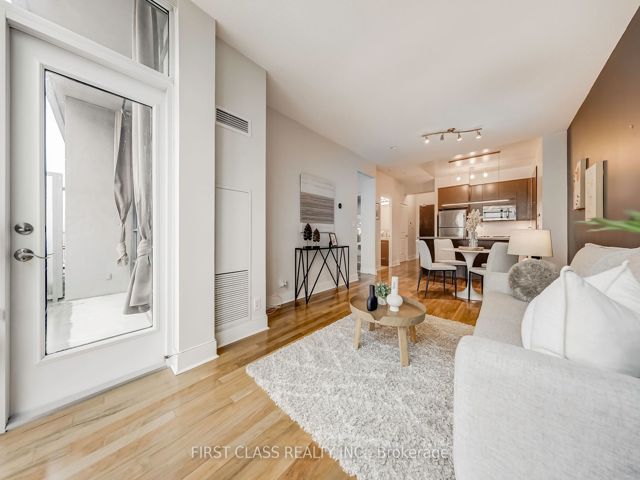 PH10 - 26 Norton Ave