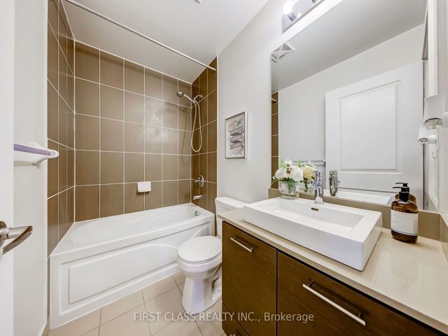 PH10 - 26 Norton Ave