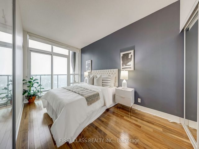 PH10 - 26 Norton Ave