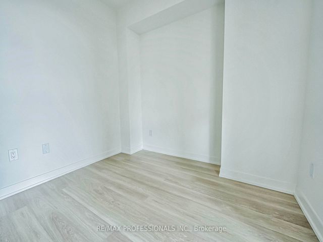 724 - 500 Wilson Ave