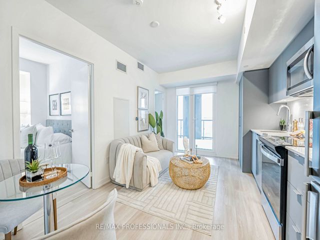 724 - 500 Wilson Ave