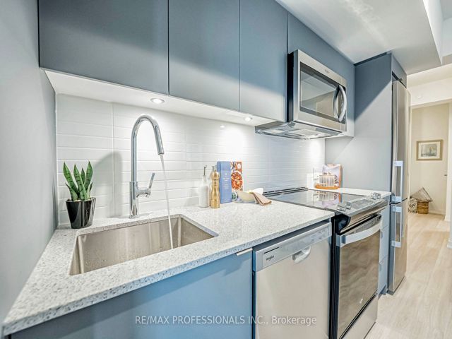 724 - 500 Wilson Ave