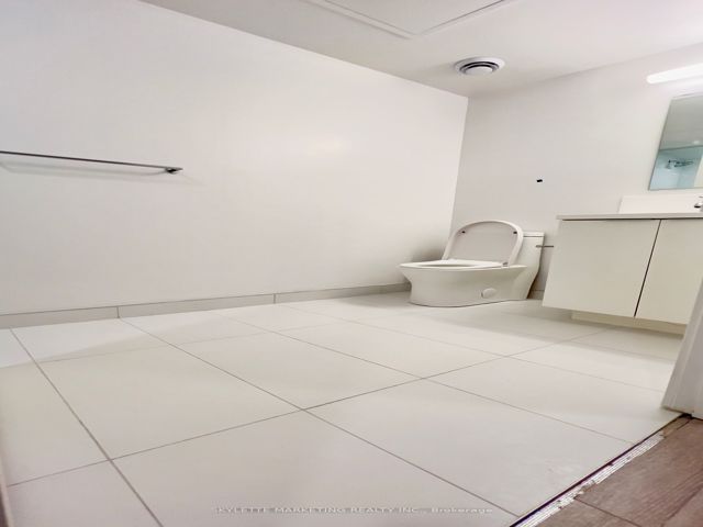 2417 - 230 Simcoe St