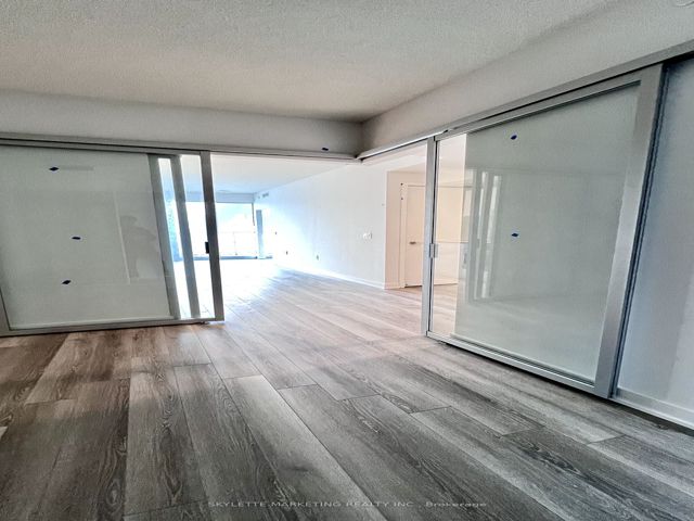 2417 - 230 Simcoe St