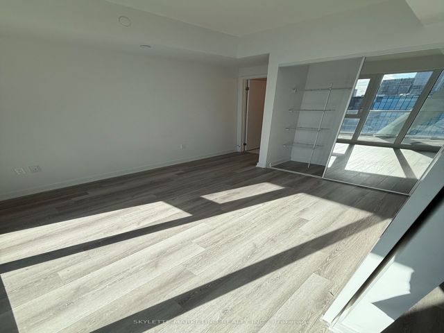 2417 - 230 Simcoe St
