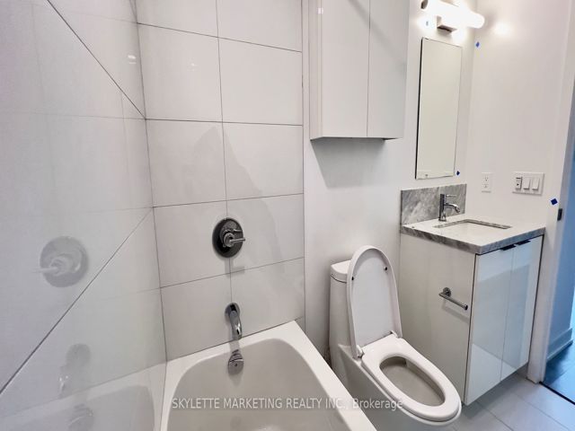 2417 - 230 Simcoe St