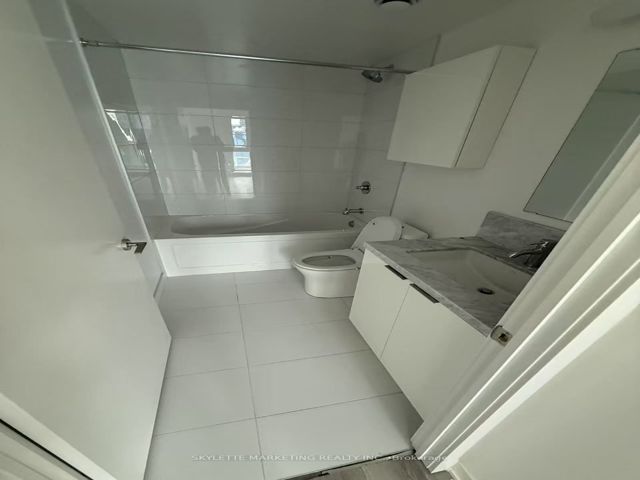 2417 - 230 Simcoe St