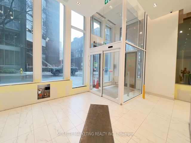 2417 - 230 Simcoe St