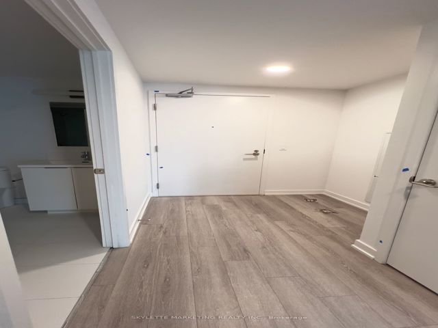 2417 - 230 Simcoe St