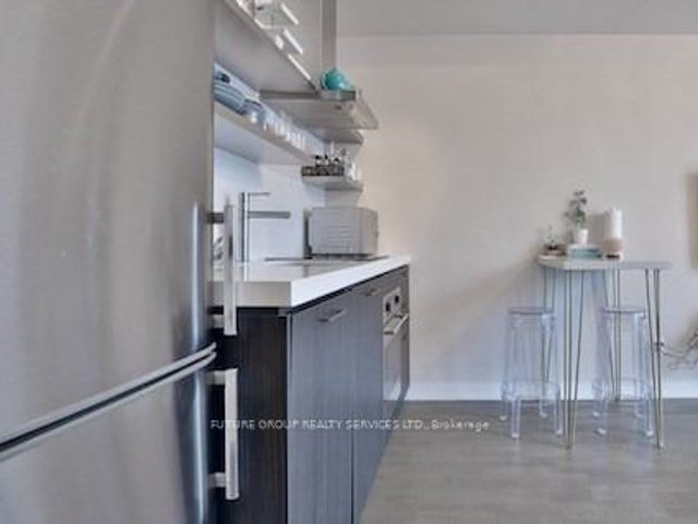 521 - 560 King St W