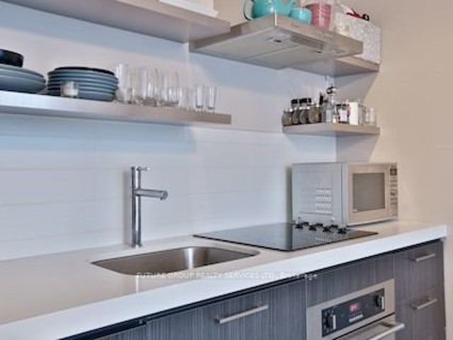 521 - 560 King St W