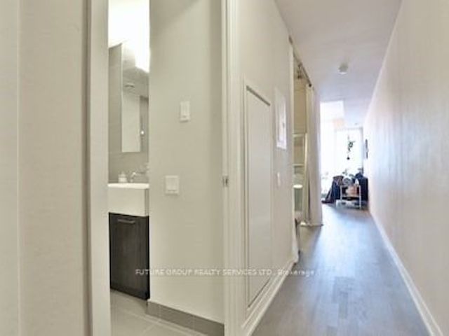 521 - 560 King St W