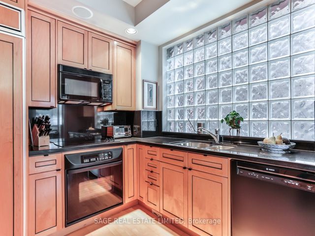 501 - 8 Sultan St
