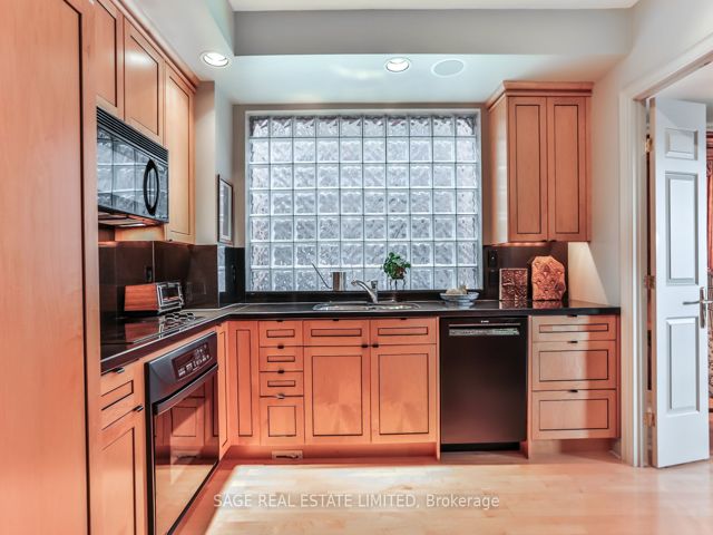 501 - 8 Sultan St
