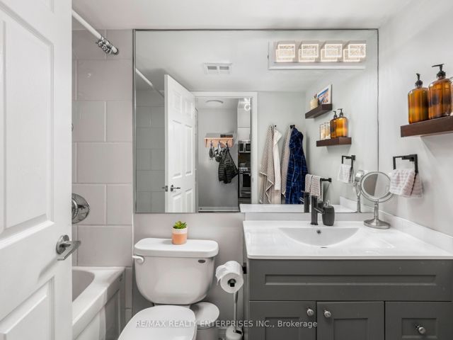 211 - 481 Rosewell Ave